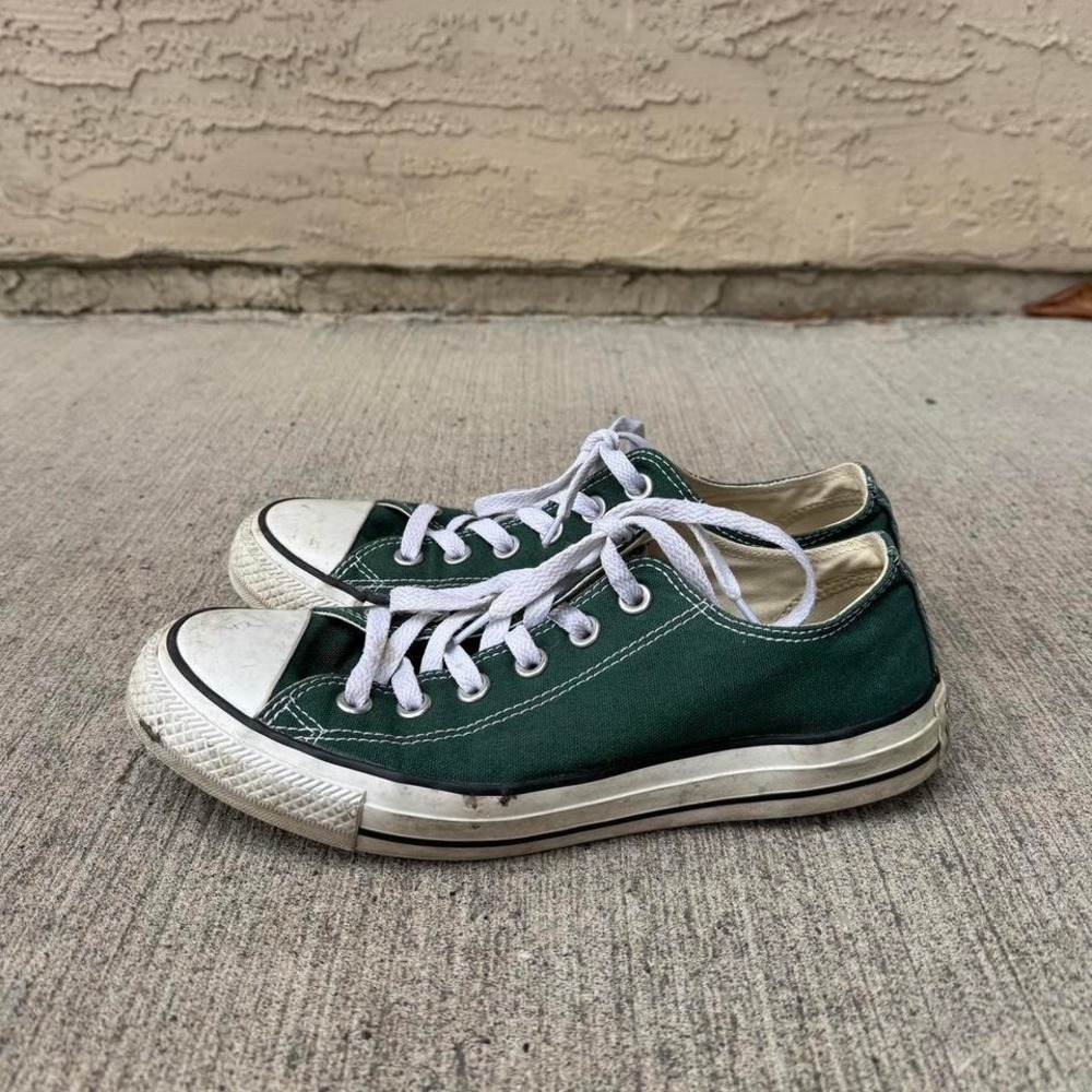 FOREST GREEN CONVERSE ALL STAR CHUCK TAYLOR LOW TOP SNEAKERS